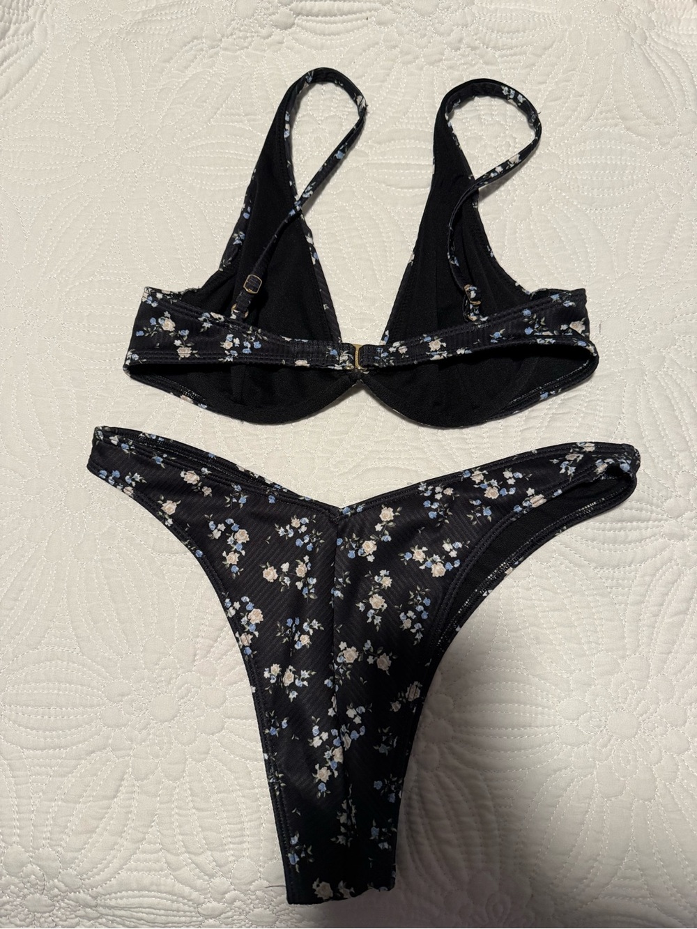 Hollister Black Floral Bikini Set - Blue & White Flowers‎ - Picture 2 of 5